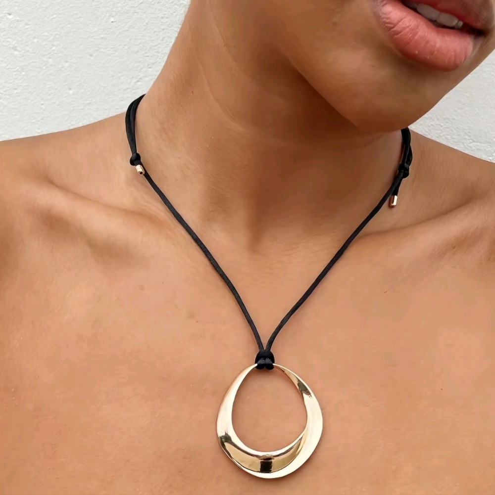 PRINCESS POLLY NECKLACE